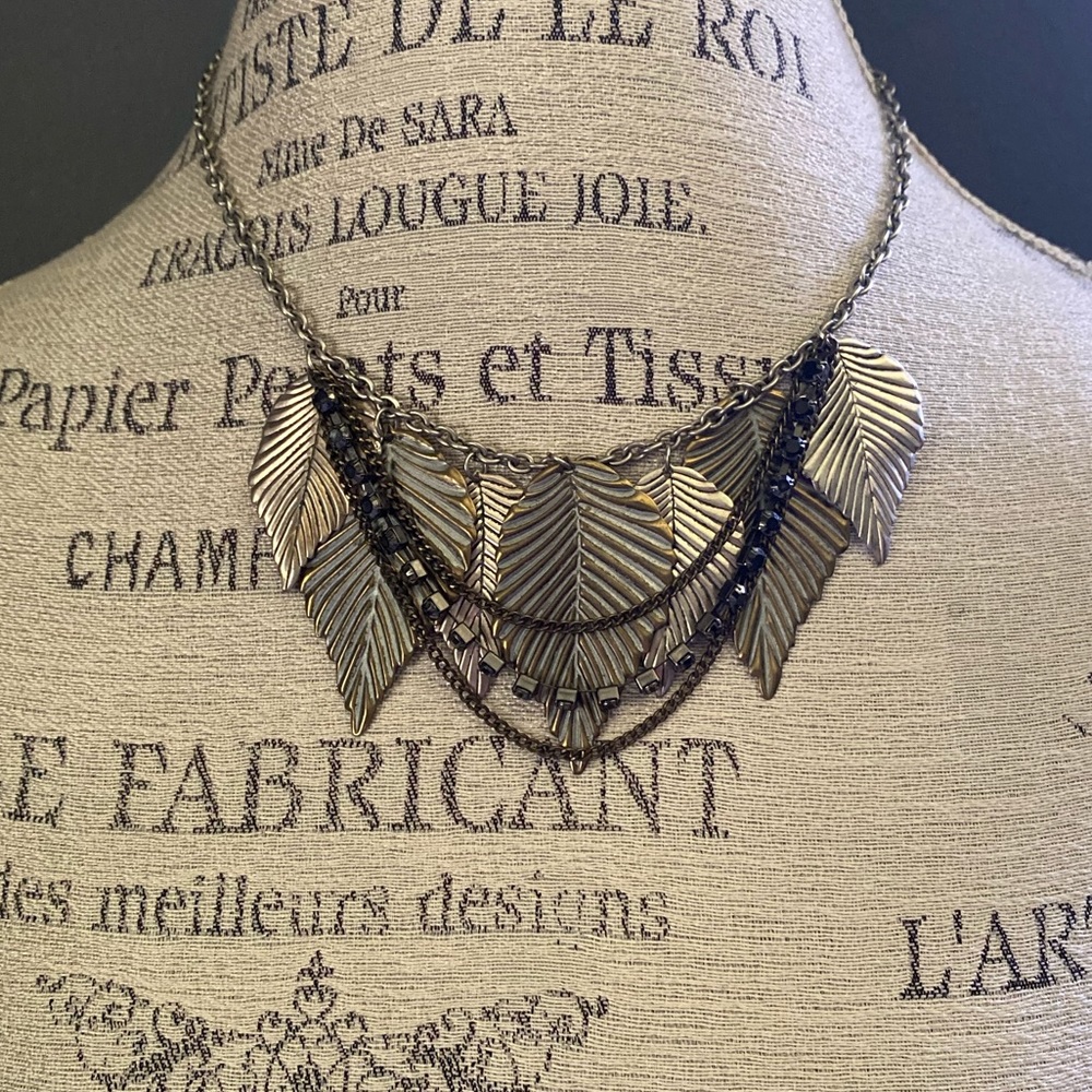 2000s/y2k Jewelry Swinging Silver leaves on silver bib choker chain neck…